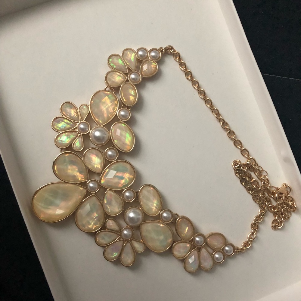 IRIDESCENT STATEMENT NECKLACE